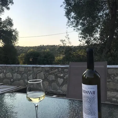 Feriehus Casa Diatsenta Mpogdanatika