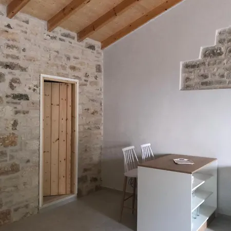 Casa Diatsenta Feriehus Mpogdanatika