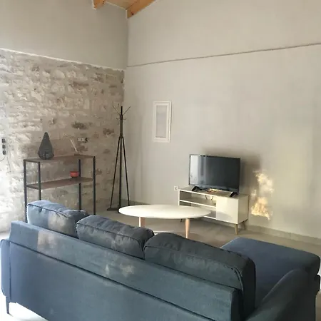 Feriehus Casa Diatsenta Mpogdanatika